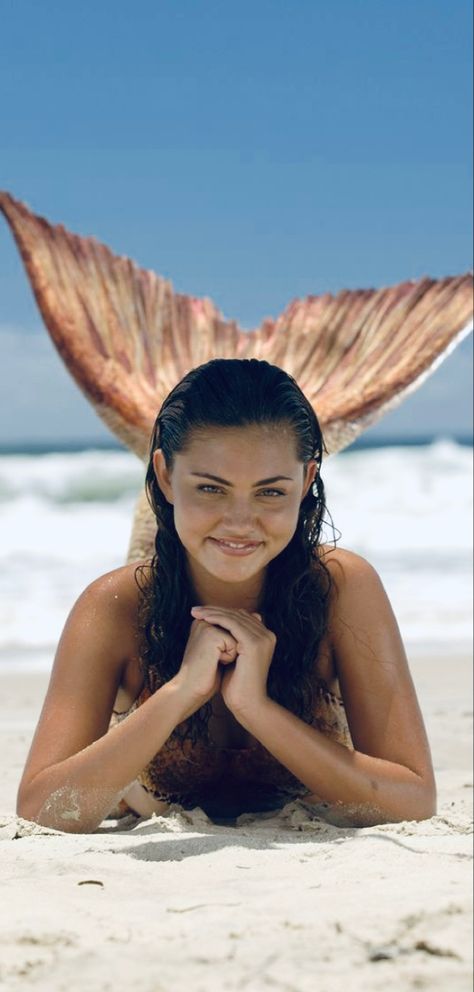 My Celebrity Look Alike, Phoebe Tonkin H2o, Cleo Sertori, Phoebe Cates, H2o Mermaids, Pretty Mermaids, Mako Mermaids, Mermaid Theme Party, Mermaid Aesthetic