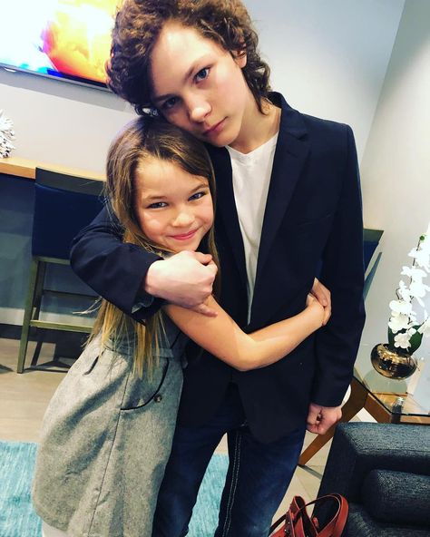 Young Sheldon Cast, Raegan Revord, Montana Jordan, Missy Cooper, Beach Best Friends, George Young, Young Sheldon, Love My Best Friend, Goofy Pictures