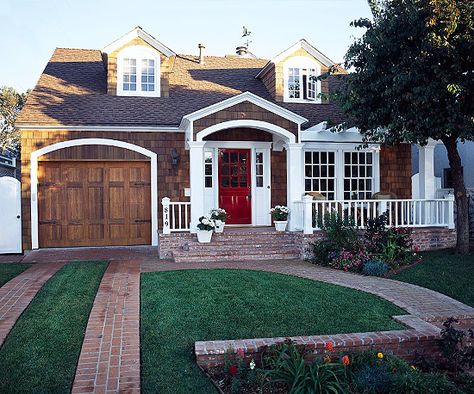 An arched portico above a new brick stoop and an adjoining pergola-topped porch give this Cape Cod home a more welcoming entry: http://www.bhg.com/home-improvement/exteriors/curb-appeal/before-and-after-home-exteriors/?socsrc=bhgpin121414classiccapecode&page=11 Entryway Designs, Exterior Entryway, Front Porch Remodel, Porch Remodel, Cape Cod Style House, Porch Addition, Home Exterior Makeover, Casas Coloniales, Cape Cod House