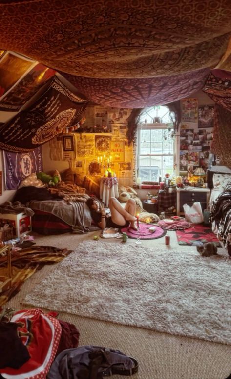 Aesthetic Attic Hangout, Cozy Hippy Bedroom, Mattress On The Floor Room, Cool Cozy Bedroom, Dark Library Bedroom Aesthetic, Under The Roof Room, Sheet On Ceiling Bedrooms, Room With Bed In The Middle, Big Open Bedroom