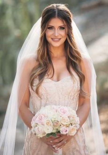 20 Ideas to Wear Your Hair Down On Your Wedding Day Wedding Hair Front, Wedding Hairstyles Videos, Bob Wedding Hairstyles, Beautiful Wedding Hair, Bridal Hair Veil, Wedding Hairstyles With Veil, Best Wedding Hairstyles, Veil Hairstyles, Wedding Hairstyles Half Up Half Down