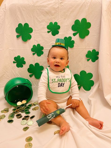 Diy 9 Month Photoshoot, Saint Patricks Day Photoshoot, St Patrick’s Day Milestone Picture, Saint Patrick’s Day Photoshoot, St Patrick’s Photoshoot, St Patrick’s Day Photoshoot Kids, St Patricks Photoshoot Baby, Saint Patricks Day Baby Pictures, At Patrick’s Day Photoshoot