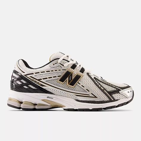 1906R, M1906RA Gold New Balance, New Balance 1906r, Stylish Running Shoes, Sneaker New Balance, Zapatillas New Balance, Silver Sneakers, Gold Sneakers, Adidas Spezial, Running Fashion