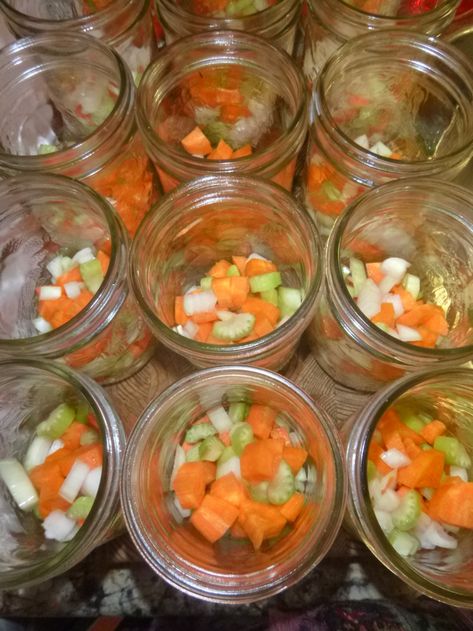 Beef Barley veggie soup.. Canning – Just another Day on the Farm Beef Barely Soup, Canning Meals, Pressure Canning Meat, Canning Soup Recipes, Fall Canning, Canned Beef, Water Bath Canning Recipes, Vegetable Barley Soup, Pressure Canning Recipes