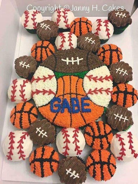 Sports Birthday Cakes, Sport Cupcakes, Sports Themed Cakes, Football Cupcakes, Pull Apart Cake, Cake Pulls, Sports Theme Birthday, Sports Birthday Party, Pull Apart Cupcakes