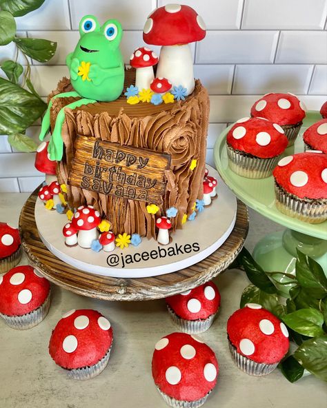 adorable fondant frog and mushroom themed log design cake with matching mushroom cupcakes Mushroom And Frog Birthday Party, Frog And Mushroom Cake Ideas, Mushroom And Frog Cake, Frog Mushroom Cake, Mushroom Cake Ideas, Frog Themed Birthday Party, Fondant Frog, Summer Camp Vibes, Frog Party Ideas