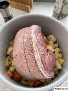 Pork Leg Recipes, Roast Pork Dinner, Pork Leg Roast, Roast Gammon, Apple Juice Recipe, Raw Pork, Pork Leg, Pork Soup, Slow Cooked Pork