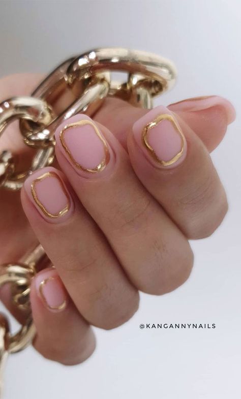 Expensive Looking Nails, Gold Outline Nails, Nails Gold Design, Nails With Gold Design, Expensive Nails, Pride Nail Art, Outline Nails, Pride Nail, Nail Art Gold