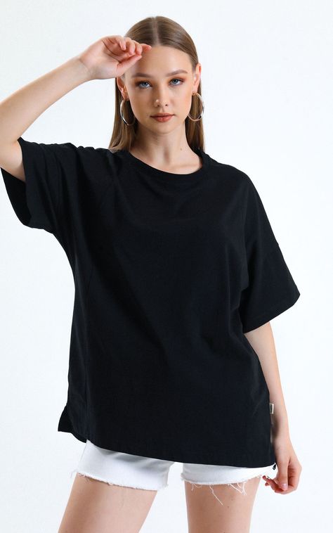 A stylish oversized black t-shirt is made from weightier premium quality cotton fabric and designed to be worn all seasons. It’s cut in a wide fit design with a classic crew neck and dropped shoulders. Comes in a luxurious texture and stunning coloring of 100% premium cotton. A versatile wardrobe essential. It’s cut in a comfy fit with a classic crew neck. Comes in a luxurious texture and stunning coloring of 100% premium cotton. - model is 175cm/5. 7 ft
- 160 gsm jersey fabric
- 100% premium Black Oversized Tshirt Outfit, Mockup Tshirt Black, Black Tshirt Outfit, Black Oversized Shirt, Clothes Tshirts, Oversized Black T Shirt, Baggy Tshirt, Plain Black T Shirt, Tshirt Model