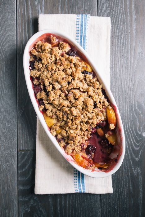 Peach Blackberry Crumble, Peach And Blackberry Crisp, Blackberry Peach Crisp, Peach Berry Crumble, Desert Breakfast, Peach Berry Crisp, Nectarine Crisp, Berry Crumble Recipe, Apple And Berry Crumble