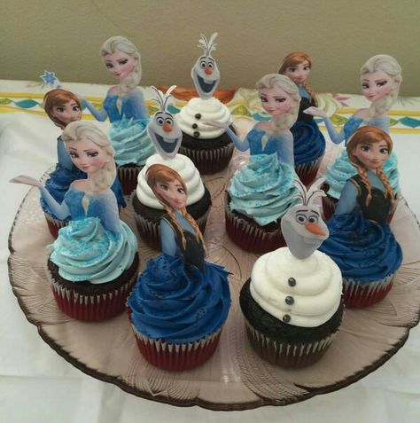 Frozen cupcakes Frozen 2 Cupcakes, Frozen Cupcakes Birthday, Frozen Birthday Cupcakes, Frozen Theme Cupcakes, Birthday Cake Beer, Disney Frozen Cupcakes, Frozen Tea Party, Cupcakes Frozen, Frozen Cupcake