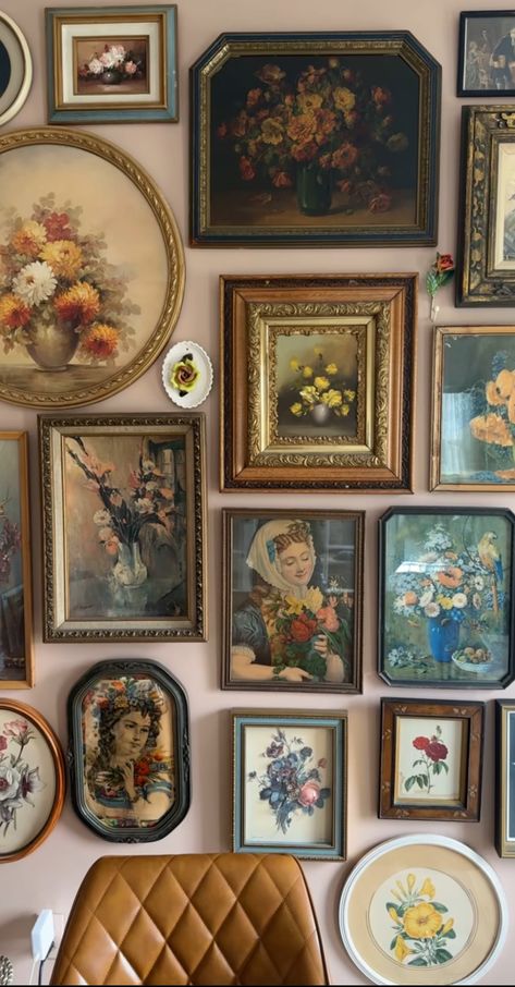 Cottagecore Frame Wall, Cottage Core Gallery Wall Ideas, Antique Gallery Wall Bedroom, Cottagecore Photo Wall, Rose Office, Frame Hanging Ideas, 1800s Interior, Collage Wall Art Ideas, Heritage Wall