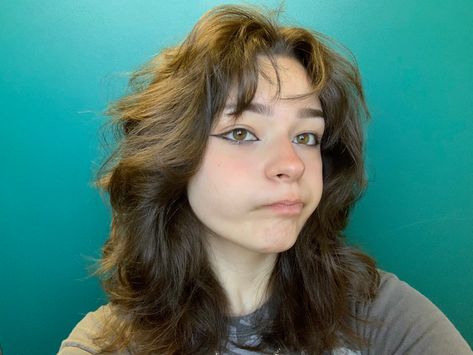 Soft Bangs For Round Face, Fluffy Medium Hair, Fluffy Wolf Cut, School Bathroom, Short Grunge Hair, Bangs For Round Face, Hair Inspiration Short, Wolf Cut, Fluffy Hair