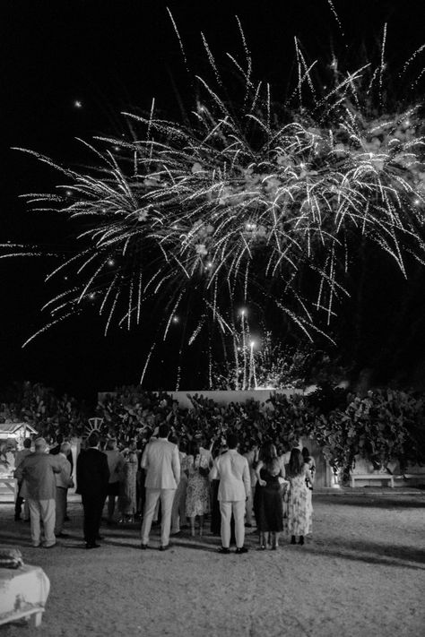 Magnificent Wedding Fireworks in Italy #WeddingChicks #italianwedding #weddingfireworks #fireworksendoff #weddingsendoff #fireworks Beach Wedding Fireworks, Firework Send Off, Wedding Evening Party, Fireworks At Wedding, Cold Sparks Wedding, Party Wedding, Wedding Fireworks, Fireworks Photo, Amalfi Coast Wedding