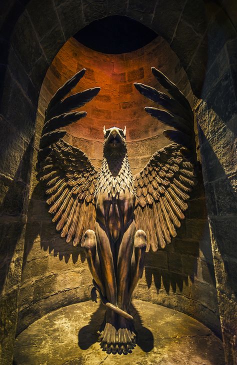 Griffin Statue, Andy Butler, Potter Studio, Harry Potter Studio Tour, Dragon Age Origins, Legends And Myths, Belated Birthday, Studio Tour, Warner Brothers