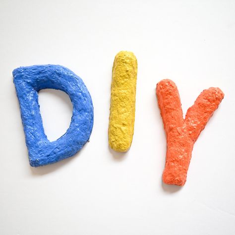 I made another project using upcycled cardboard - It’s these Lumpy Letters ! Here’s how to make them: Make a batch of paper mache clay. Cut out letters from cardboard with the width of the shapes about 2-3 inches wide. Take a small handful of paper mache clay and mould it into a loose sau Diy Daisy, Letters Diy, Cardboard Letters, Paper Mache Letters, Cut Out Letters, Paper Mache Clay, Diy Letters, Creative Challenge, Shape And Form