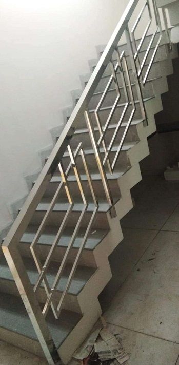 Square Pipe Railing Design For Stairs Staircase Railing Design Steel, Railing Design For Stairs, Stairs Steel Railing Design, Steel Stairs Railing Design, Stainless Steel Railing Design, Modern House Stairs, Designs For Stairs, Steel Staircase Design, Design For Stairs