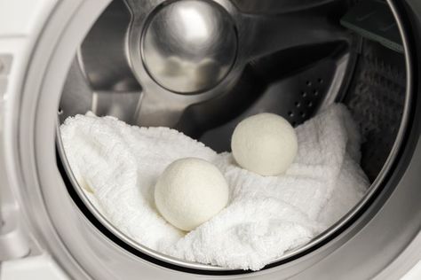 How Long Do Dryer Balls Last? Plus, How to Refresh Them Laundry Sauce, Homemade Fabric Softener, Cleaning Habits, Detergent Recipe, Laundry Ball, 30 Minute Dinners, Laundry Essentials, Decorating Advice, Dryer Balls