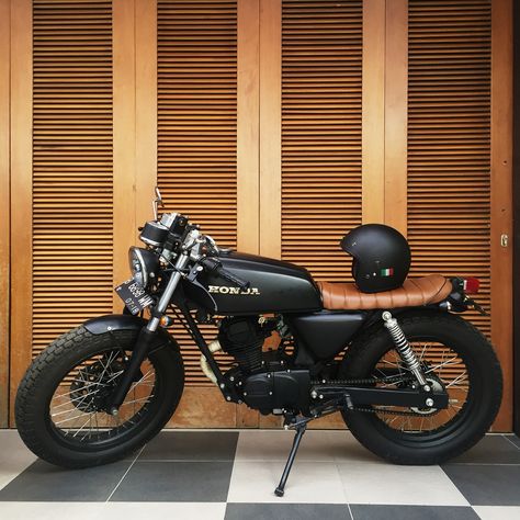 Cb250 Cafe Racer, Honda Cafe Racer, Bobber Scrambler, Brat Bike, Suzuki Cafe Racer, Cafe Racer Moto, Honda Scrambler, Best Motorbike, Cafe Racer Design