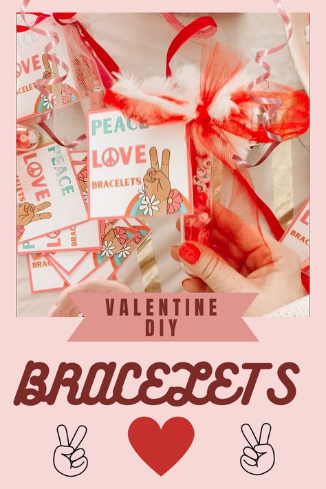 Give your kids’ classmates a sweet DIY bracelet kit this Valentines Day! #valentine #diy #bracelet #party #holiday #favor Bracelet Valentine Printable, Beads Letters, Valentine's Activities, Valentine Phrases, Bracelet Valentines, Letter Bead Bracelets, Happy Love Day, Valentine Diy, Bracelet Party