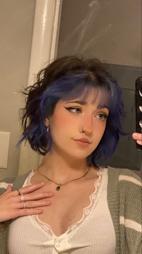 Short Blue Hair, Short Dyed Hair, Short Grunge Hair, Dyed Hair Inspiration, Hair Inspiration Short, Pretty Hair Color, Hair Stylies, Alternative Hair, Dye My Hair