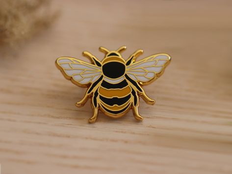 Lapel Pins Suit, Enamel Pin Collection, Bee Pin, Lapel Pins Mens, Mori Kei, Backpack Pins, Vintage Bee, Bag Pins, Pin Enamel