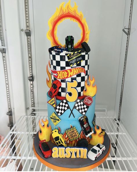 Hot Wheels Birthday Decorations, Hotwheel Cake, Hot Wheels Birthday Party Ideas Cake, Hotwheels Birthday Cake, Hot Wheels Themed Birthday Party, Birthday Cake Kids Boys, Wheels Cake, Monster Jam Birthday Party, Bolo Hot Wheels