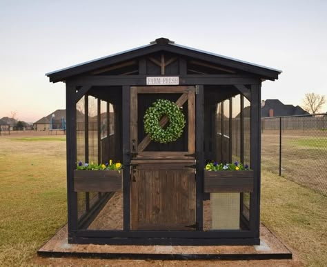 All Black Chicken Coop, Chicken Coop Ideas Black, Grey Chicken Coop, Enclosed Chicken Coop, Dog Kennel Chicken Coop, Chicken Houses Ideas, Black Chicken Coop Ideas, Chicken Coop Black, Chicken Coop Garden Combo