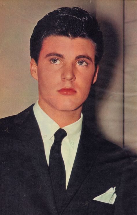 found on safari :) comment for credit 50s Teenagers, Rick Nelson, James Darren, Mike Brant, Ricky Nelson, Old Hollywood Movies, Hollywood Men, Hollywood Icons, White Photo