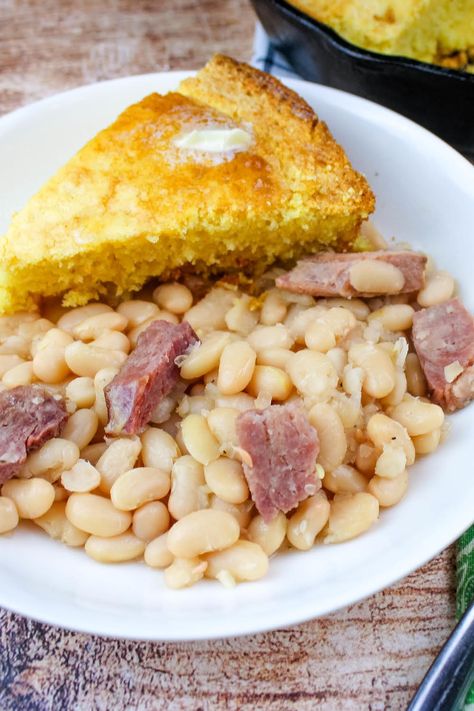 Hamburger Potato Soup, Popular Pies, Ham And Beans, Northern Beans, Roast Beef Recipes, Ham And Bean Soup, Just A Pinch Recipes, Great Northern Beans, Leftover Ham