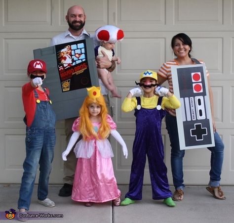 Diana: Our kids love playing on daddy's old school original Nintendo system, so what better costume idea than Nintendo characters! All characters are from the original Mario Brothers with the exception... Mario Bros Costume, Mario Halloween Costumes, Family Costume Ideas, Super Mario Costumes, Family Costumes Diy, 2015 Halloween Costumes, Mario Costume, Homemade Costumes, Halloween Costume Contest