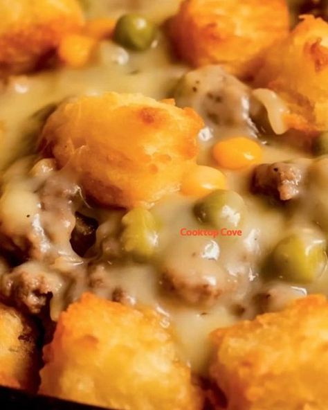 My Minnesota friend showed me this dish, and after trying it, I immediately asked for the recipe Minnesota Hot Dish, Tater Tot Hotdish, Casserole Kitchen, Hotdish Recipes, Tater Tot Casserole Recipes, Dinner Casserole Recipes, Ground Beef Casserole Recipes, Cheesecake Dip, Hot Dish