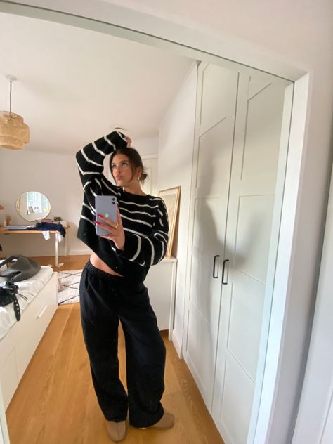 Comfy School Outfits, Cold Weather Outfit, Style Sweatpants, Stockholm Style, Uni Outfits, Outfit Inspo Casual, Fits Clothes, Stockholm Fashion, Pinterest Outfits