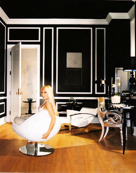 donatella versace and her work space. so glam. love the black and white trim. Black And White Room, Decorative Wall Molding, Black Wainscoting, Wainscoting Stairs, Goods Design, Painted Wood Floors, White Wainscoting, White Molding, Black And White Interior