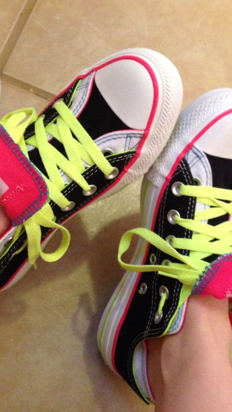 Neon Converse! Sporty Neon High-top Sneakers, Neon Lace-up Casual Sneakers, Converse Rainbow, Neon Converse, Scene Converse, Mike Shinoda, Dream Clothes, Cute Shoes, All Star