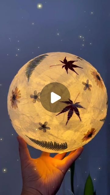 Diy Lanterns For Kids, Paper Lantern Craft, Lantern Crafts For Kids, Diy Paper Lanterns, Diy Ballon, Tissue Paper Lanterns, Christmas Bazaar Crafts, Lantern Crafts, Handmade Lanterns