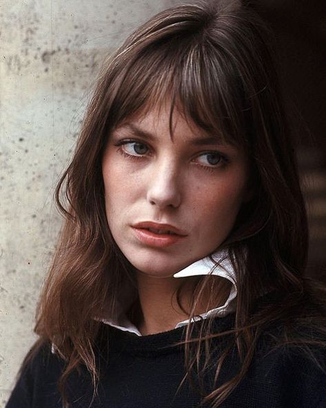 60s Bangs, Sherilyn Fenn, French Beauty Secrets, French Girl Style, French Beauty, Jane Birkin, Irina Shayk, Natalie Portman, Jessica Alba