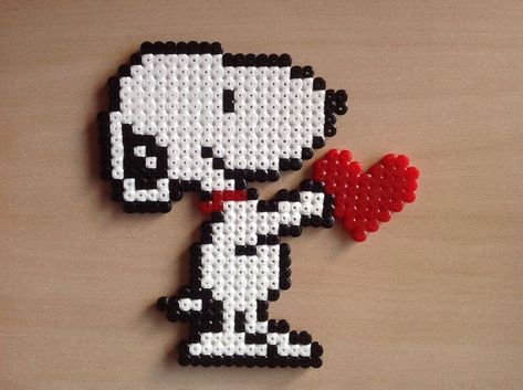 Beaded Snoopy, Melty Bead Designs, Modele Pixel Art, Hamma Beads Ideas, Melty Bead Patterns, Pearl Beads Pattern, Easy Perler Beads Ideas, Hama Beads Design, Perler Bead Templates