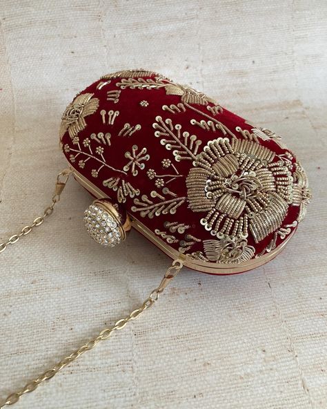 🏷️£34.99 & Free delivery. ✨A gorgeous oval handcrafted plush velvet clutch bag. Gold shoulder chain included. 🛍️Tap the link to shop. 10% off your first order. #maroon #clutchbag #indianclutch #clutchbag #indianbride #indianwedding #desiwedding #clutchpurse Velvet Clutch Bag, Zardozi Work, Deep Maroon, Ear Chain, Velvet Clutch, Pakistani Jewelry, Shoulder Chain, Gold Floral, Hoodies For Sale