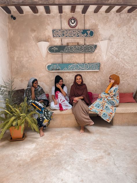 Best friends, girls holiday photo inspo, modest outfits, swahili culture, lamu, Kenya, Muslim, hijabi Swahili Aesthetic, Ethereal Places, Swahili Culture, Sudanese Women, Somali Beauty, Islamic Aesthetic, African Inspired Decor, Arabian Beauty, Vintage Decoration