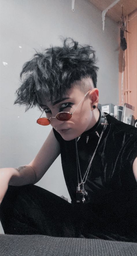 Male Alternative Haircut, Mens Alternative Hairstyles, Trans Guy Haircut, Masc Makeup, Gothic Fashion Men, Enby Outfits, Rock And Roll Hair, Black Teeth, Short Hair Images