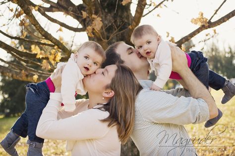 Twin Babies Pictures, 6 Month Photography, Twin Baby Photography, Twin Baby Photos, Cousin Pictures, 6 Month Pictures, Twins Photography, Twins Posing, Twin Pictures