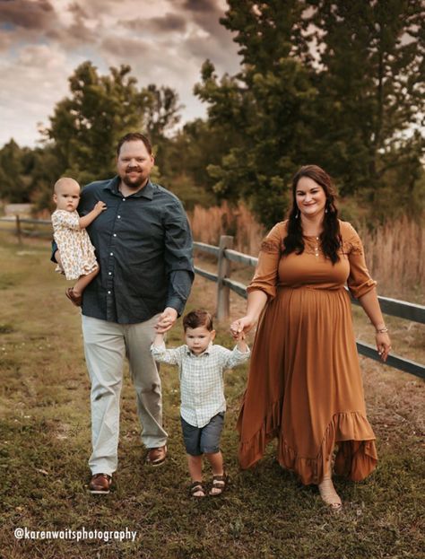 Navy And Terracotta Family Pictures, Plus Size Family Photoshoot, Family Photos Plus Size Mom, Orange Family Photo Outfits, Plus Size Family Photos, Plus Size Family Pictures, Plus Size Family Photo Outfits, Tulip Photos, Photography Style Guide