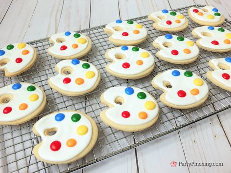 art cookies, art palette cookies, cute treats and food for art theme party, art party ideas, paint cookies Art Palette Cookies, Art Themed Treats, Paint Palette Cookies, Paint Pallet Cookies, Paint Party Food Ideas For Adults, Art Palette Cake, Art Party Cookies, Artist Cookies, Bob Ross Party