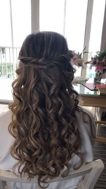 Curls With Long Hair, Hairstyle For Long Dresses, Hairstyle In Braids, Hairstyles With Curls And Braids, Easy Hairstyles For A Wedding, Hair For Prom Long, Wavy Hair Styles For Wedding, Long Curled Hairstyles For Wedding, Curls Hairstyles For Wedding