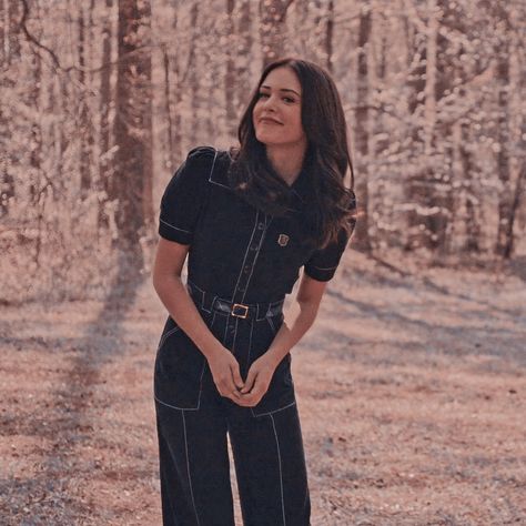 Josie Saltzman, Daniella Rose, Vampire Diaries Outfits, New Student, Fashion Attire, Wednesday Addams, Film Serie, Girls Fashion Clothes, Chapter 1