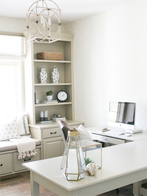 Cozy office design with L shaped desk and window seat | Bria Hammel Interiors Best Office Design, White Desk Decor, Home Office Layout, Cozy Office, Office Remodel, Cozy Home Office, Desk Inspiration, Office Designs, Office Layout