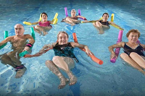 Exercise For Back Pain, Exercise For Back, Aqua Therapy, Aqua Aerobics, Senior Exercises, Stretching Program, Japanese Water, Water Aerobics, Water Exercises