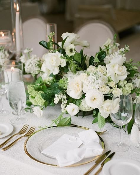 Green Wedding Arrangements, White Wedding Flowers Centerpieces, Green Wedding Centerpieces, Neutral Wedding Flowers, Green Centerpieces, White Flower Arrangements, Green Wedding Flowers, White Centerpiece, White Bridal Bouquet