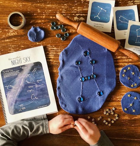 Stem Makerspace Playroom, Constellation Project, Winter Night Sky, Vetenskapliga Experiment, Winter Journal, Crafts Book, Nature School, Winter Sky, Homeschool Activities